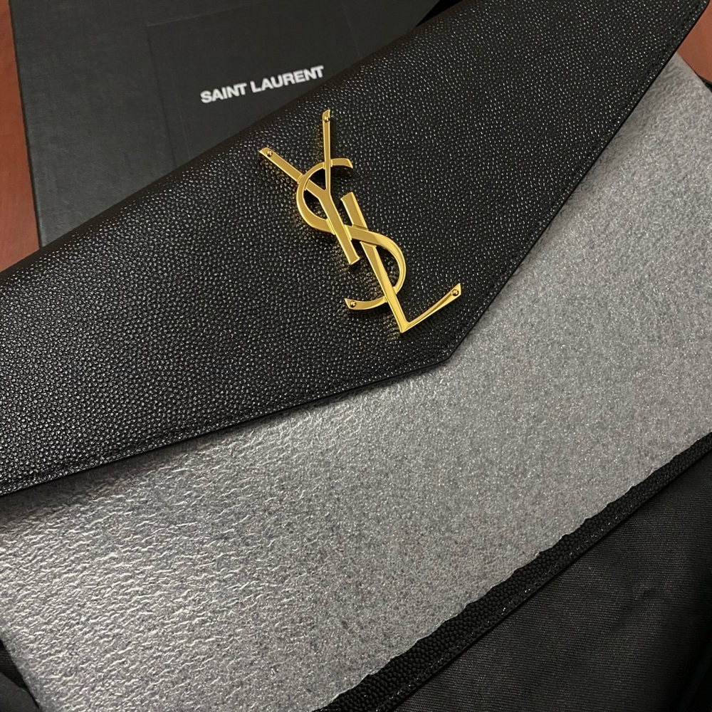 ❌SOLD❌YSL UPTOWN POUCH GRAIN DE POUDRE EMBOSSED